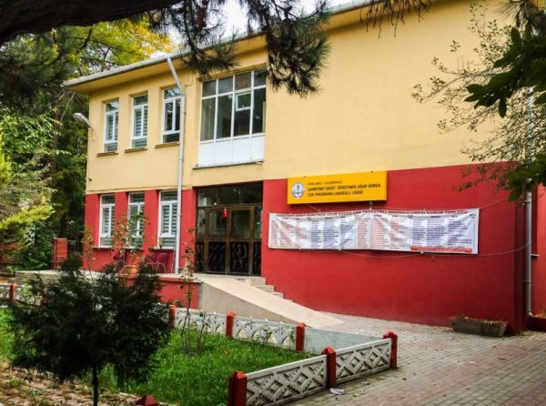 Ahmetbey Şehit Öğretmen Uğur Gören Çok Programlı Anadolu Lisesi Fotoğrafı